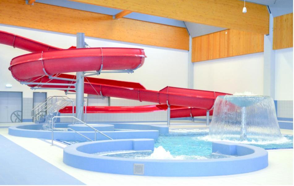 Live-inn 2 Bdr Family For 1-8 Guests, 20 Mins To Center, Lift, Gym, Reception, Parking, Roof Terrace, Game & Party *