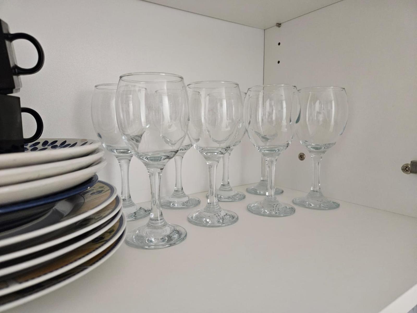 Live-inn 2 Bdr Family For 1-8 Guests, 20 Mins To Center, Lift, Gym, Reception, Parking, Roof Terrace, Game & Party *
