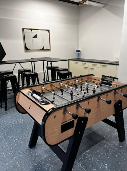 Live-inn 2 Bdr Family For 1-8 Guests, 20 Mins To Center, Lift, Gym, Reception, Parking, Roof Terrace, Game & Party Apartment *