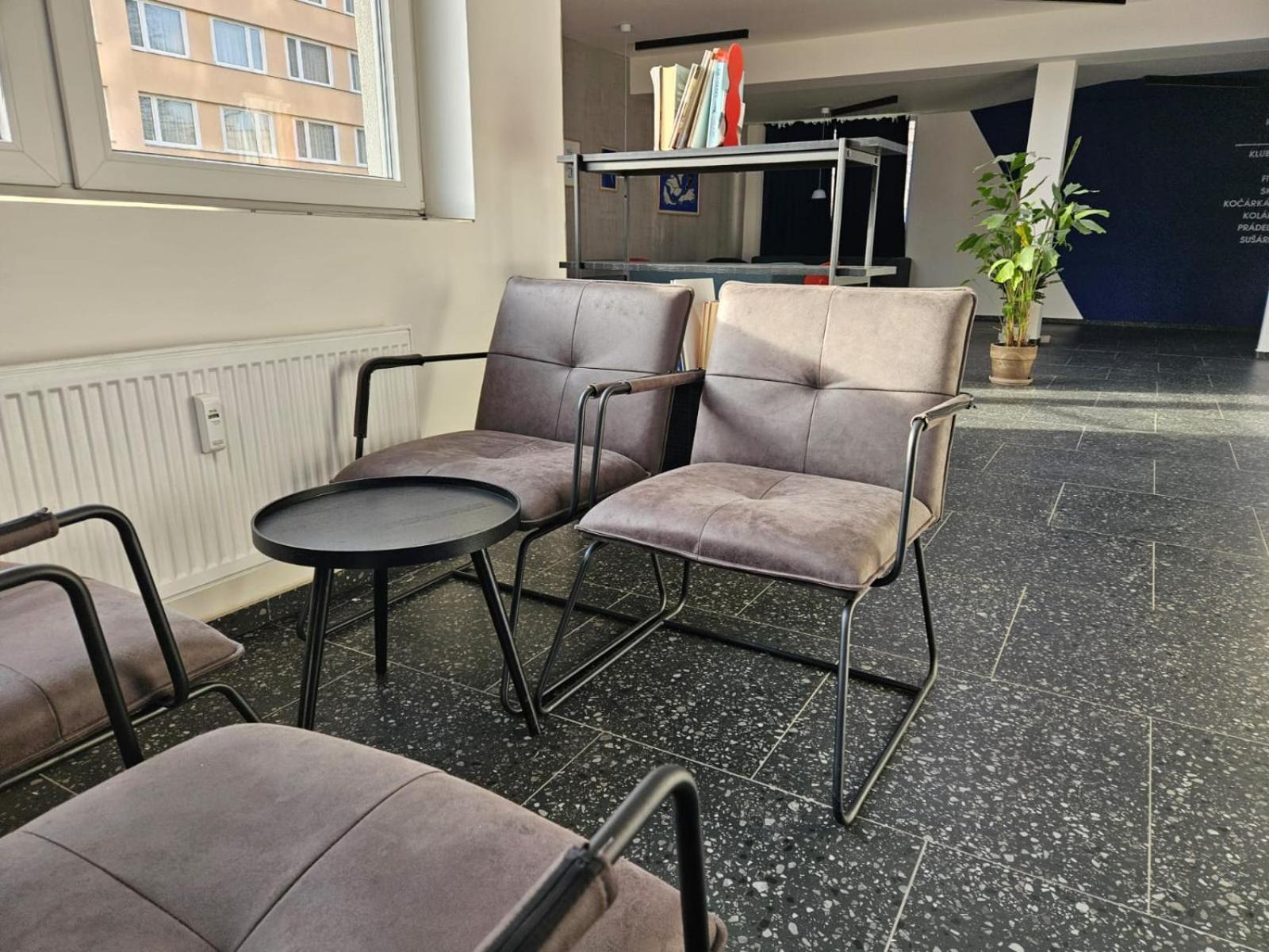 Live-inn 2 Bdr Family For 1-8 Guests, 20 Mins To Center, Lift, Gym, Reception, Parking, Roof Terrace, Game & Party Apartment *