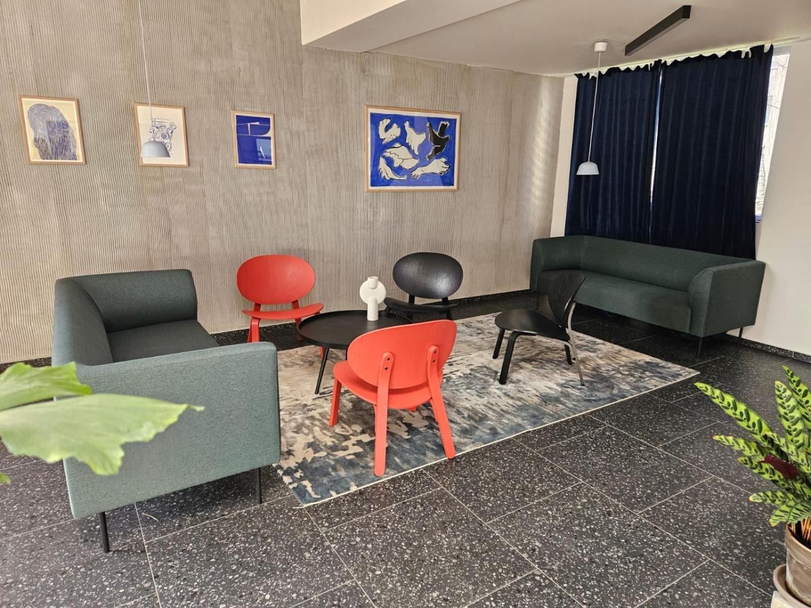 Live-inn 2 Bdr Family For 1-8 Guests, 20 Mins To Center, Lift, Gym, Reception, Parking, Roof Terrace, Game & Party Apartment Prague