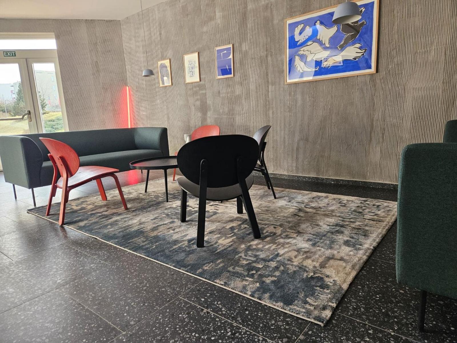Apartment Live-inn 2 Bdr Family For 1-8 Guests, 20 Mins To Center, Lift, Gym, Reception, Parking, Roof Terrace, Game & Party Prague
