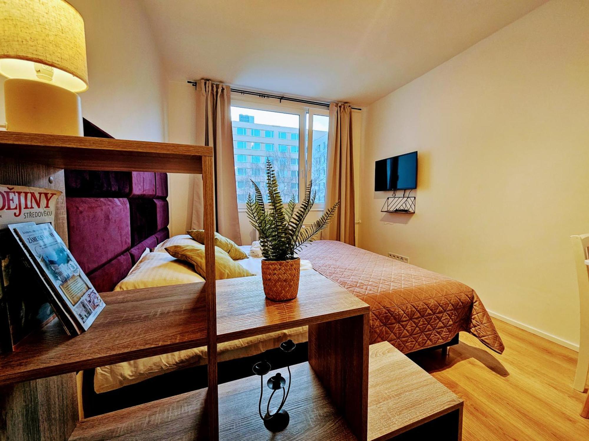 Apartment Live-inn 2 Bdr Family For 1-8 Guests, 20 Mins To Center, Lift, Gym, Reception, Parking, Roof Terrace, Game & Party