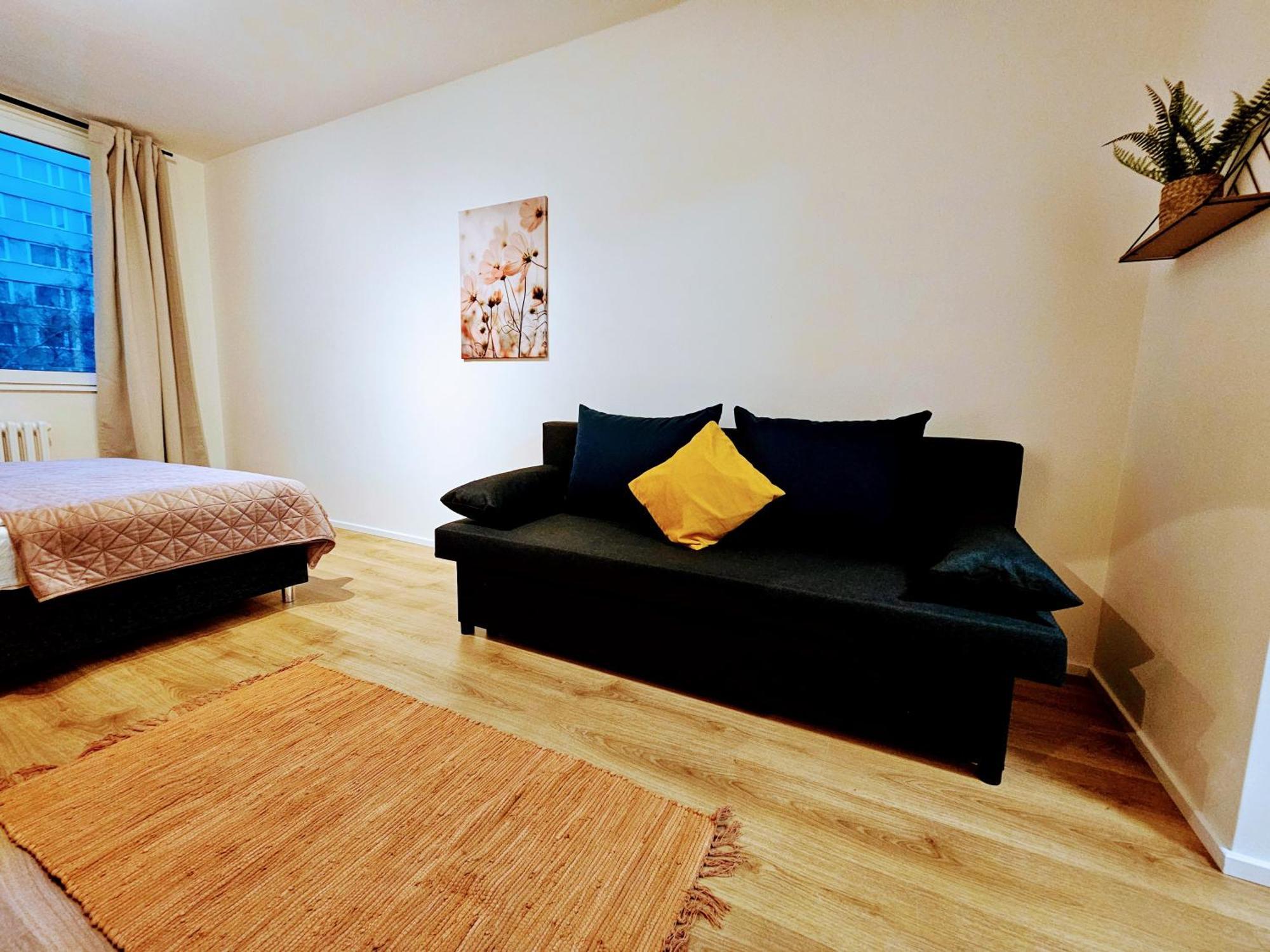 Apartment Live-inn 2 Bdr Family For 1-8 Guests, 20 Mins To Center, Lift, Gym, Reception, Parking, Roof Terrace, Game & Party