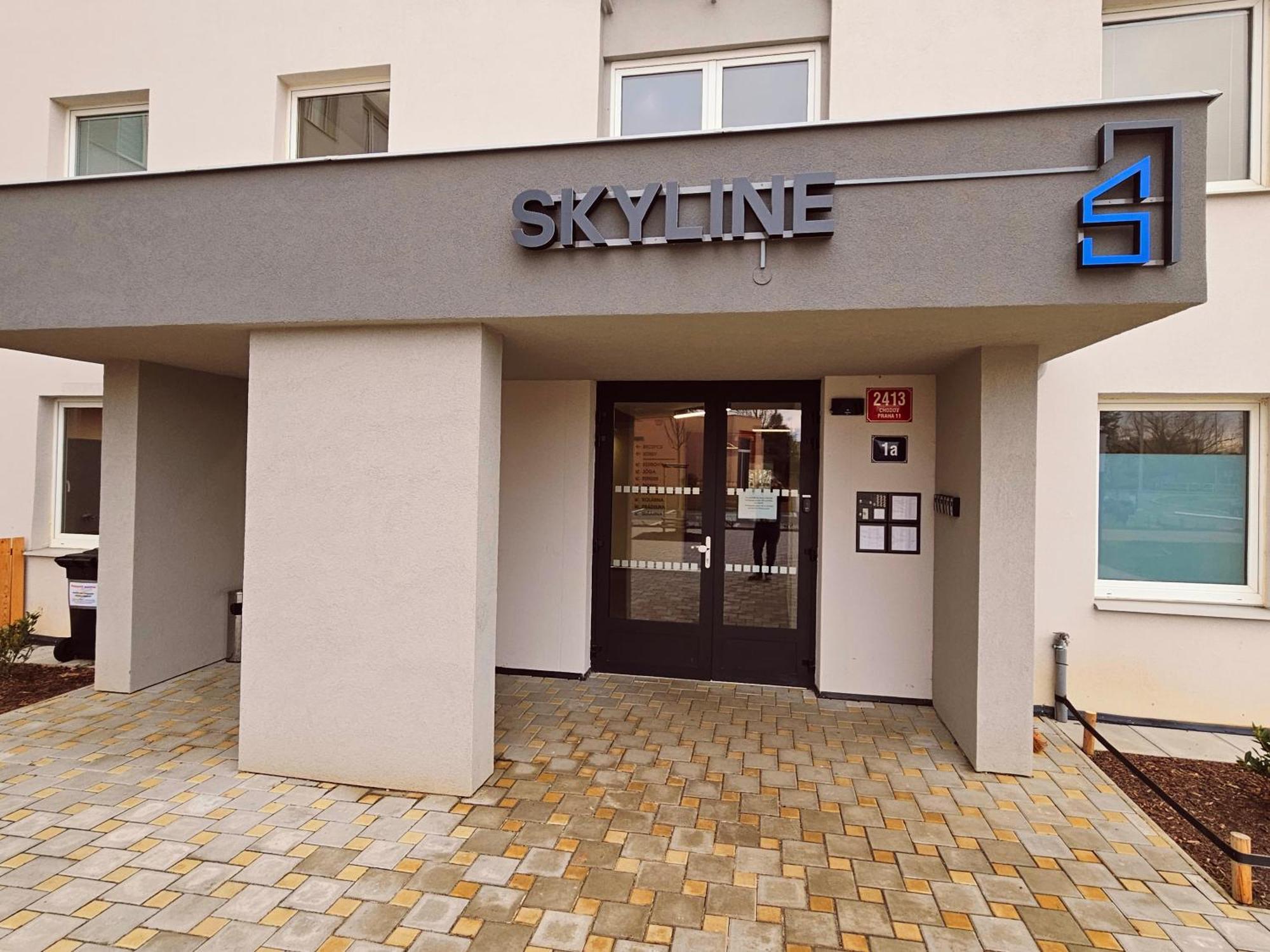 Live-inn 2 Bdr Family For 1-8 Guests, 20 Mins To Center, Lift, Gym, Reception, Parking, Roof Terrace, Game & Party Apartment Prague