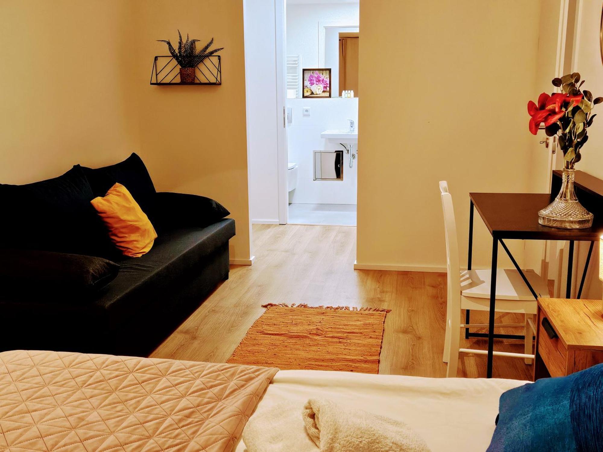 Live-inn 2 Bdr Family For 1-8 Guests, 20 Mins To Center, Lift, Gym, Reception, Parking, Roof Terrace, Game & Party Apartment