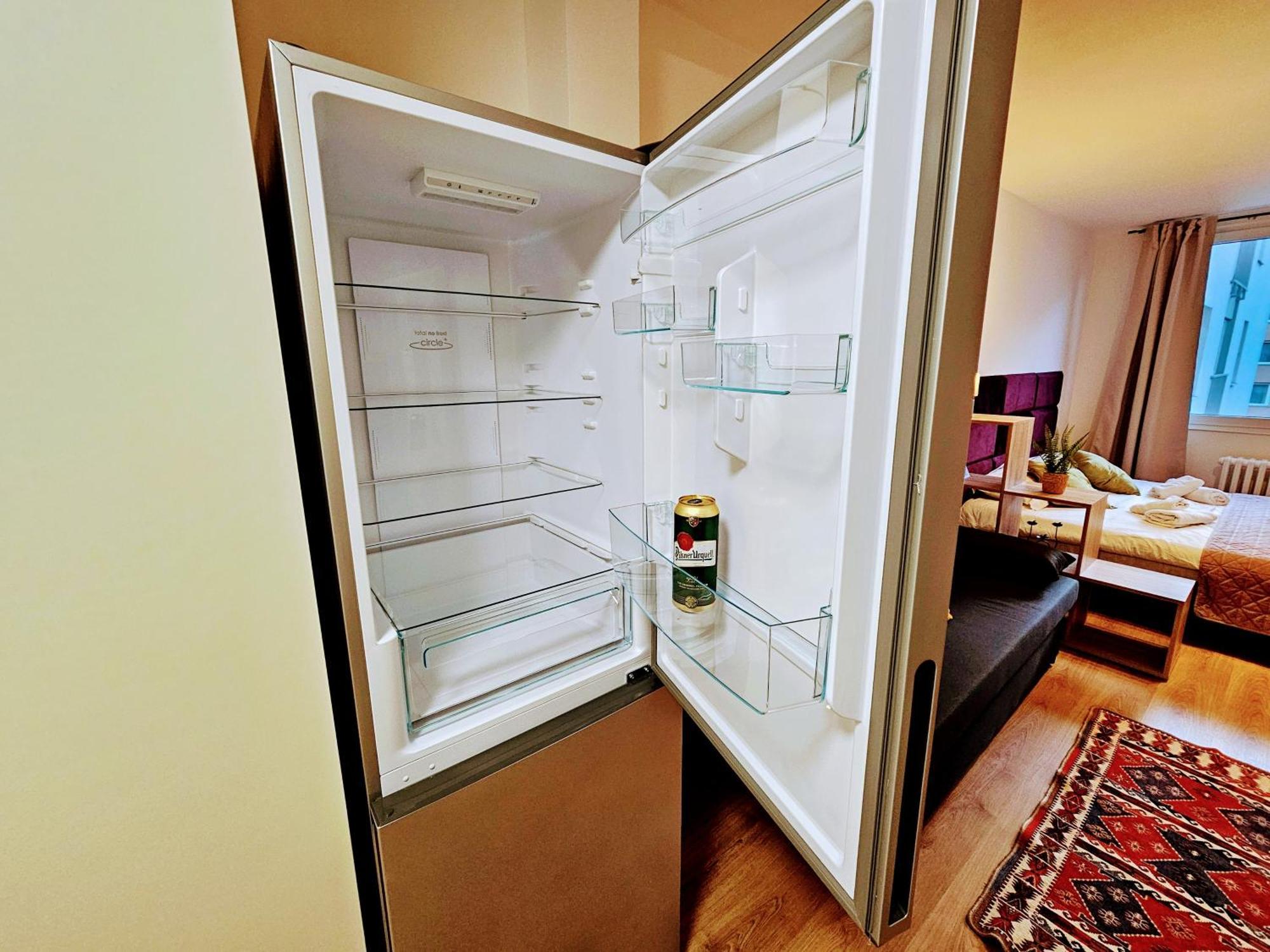 Apartment Live-inn 2 Bdr Family For 1-8 Guests, 20 Mins To Center, Lift, Gym, Reception, Parking, Roof Terrace, Game & Party Prague